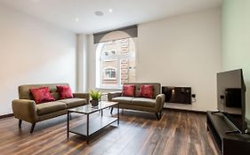 Characterful 2 Bed Apartment With Parking In Hull